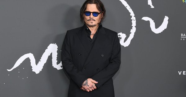 Большое возвращение Джонни Деппа в Голливуд – первые фотографии из «Рождественской песни»