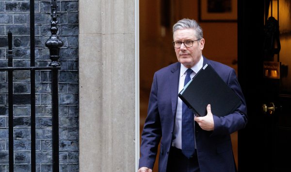 Стармер пошатнулся после отставки ключевого советника