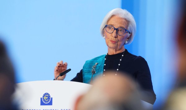 Тень Ле Пен нависла над гонкой за преемницей Лагард в ЕЦБ