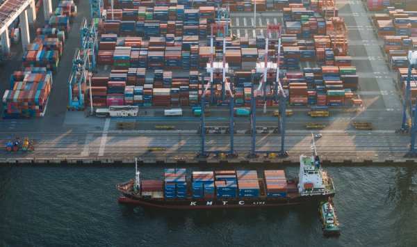 Мировые лидеры ждут следующих шагов США после решения по тарифам