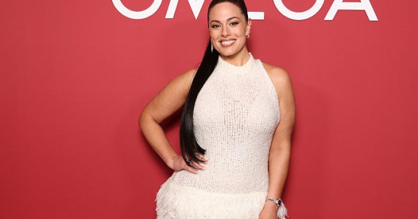 Эшли Грэм с гордостью продемонстрировала свои формы и блистала на красной дорожке.