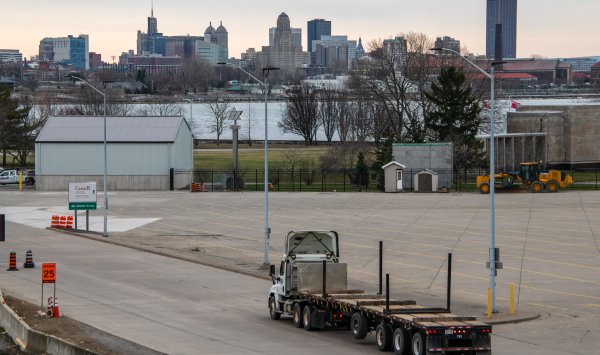Трамп тайно рассматривает возможность выхода из торгового соглашения с Канадой и Мексикой.