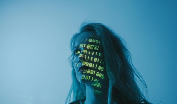 ИИ ускоряет атаки: кибербезопасность становится битвой скоростей