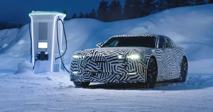 Новый Jaguar GT проходит испытания на льду