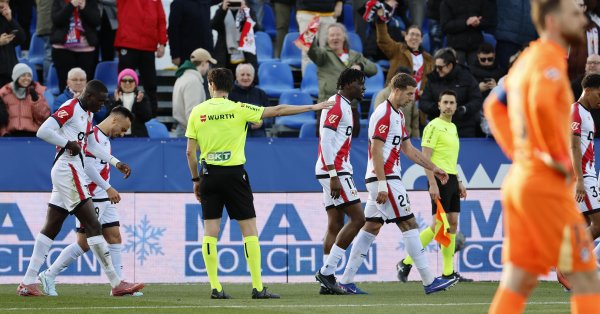 Райо Вальекано повалил Атлетико на землю