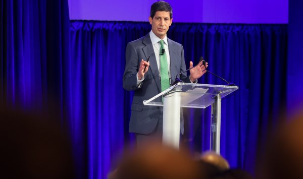 Уорш возвращает напряженность из-за QE ФРС на $6,6 трлн