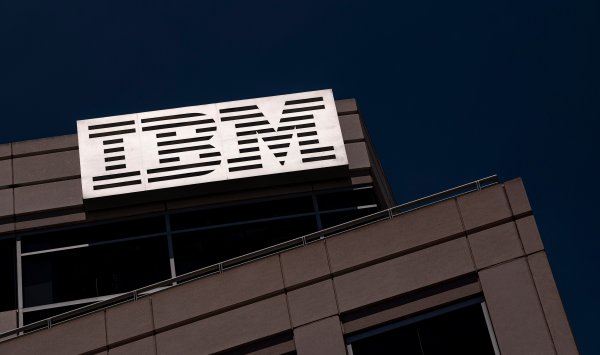 Акции IBM достигли исторического минимума благодаря новому инструменту искусственного интеллекта Anthropic