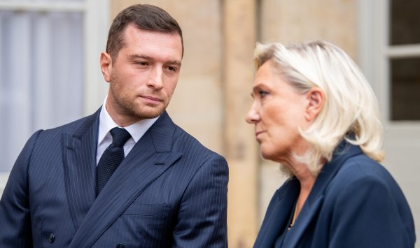 Европа ищет политические буферы из-за подъема крайне правых во Франции