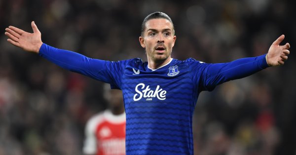 В роли пастора: И Грилиш проехал на красный свет.