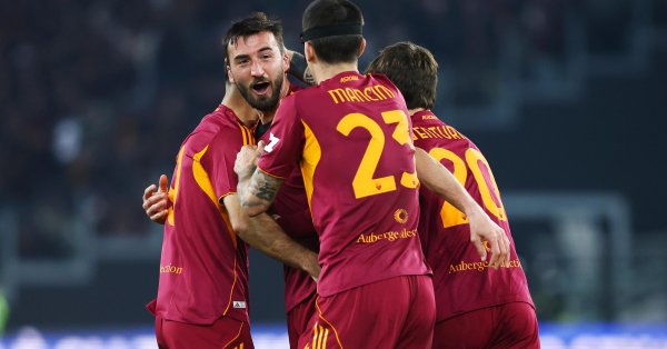 Рома разгромила Кремонезе со счетом 3:0 и вышла третьей