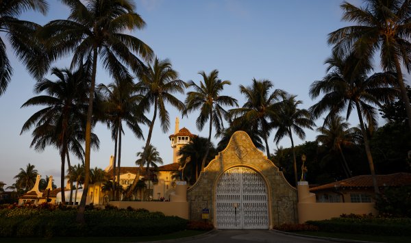 В охраняемом периметре резиденции Трампа убит мужчина