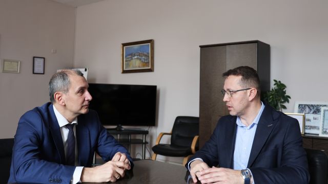 Министр Околийский вернул доктора Здравкова на должность директора детской больницы