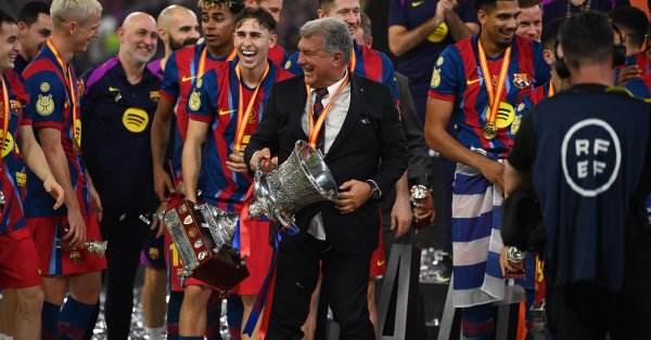 Лапорта принял трудное решение в «Барсе»!