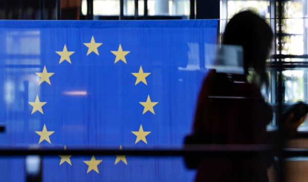 ЕС заморозил торговую сделку с США из-за новых тарифов