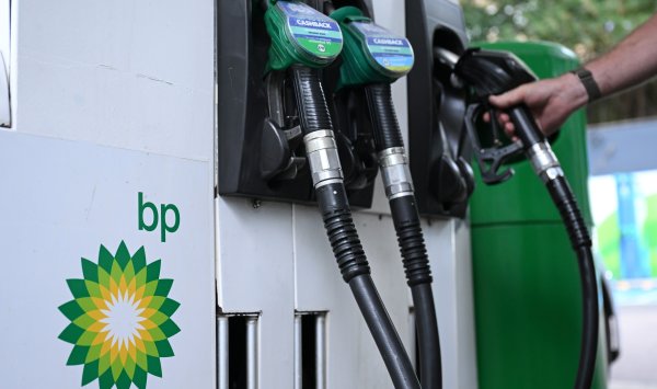 BP прекращает обратный выкуп, поскольку давление на компанию усиливается
