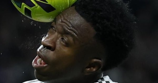 Сексуальная цыпочка Винисиуса трясется от страсти к смазке + ФОТО