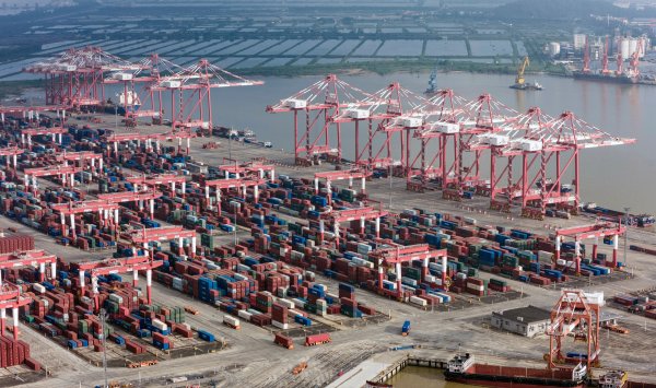 США и Китай обрисовали свои торговые позиции перед визитом Трампа в Пекин