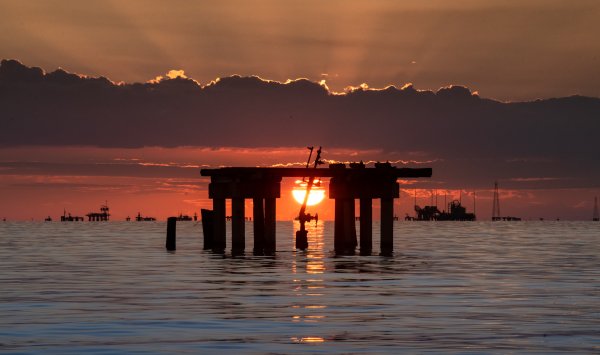 Рост цен на нефтяные акции вселяет в аналитиков оптимизм на 2026 год.