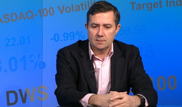 У Уорша есть диссертация об инфляции и проценте. Это оказало давление на золото и серебро.