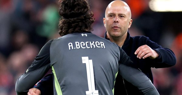 Из-за Ливерпуля? Элисон играла Бразилию и Карлетто