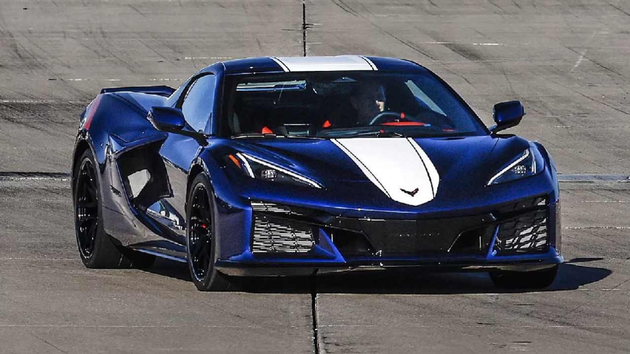 Corvette Grand Sport возвращается с мощностью 550 лошадиных сил и безнаддувным двигателем V8.