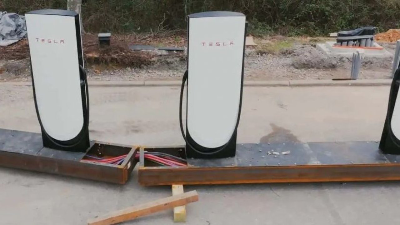 Технология Tesla меняет правила зарядной инфраструктуры