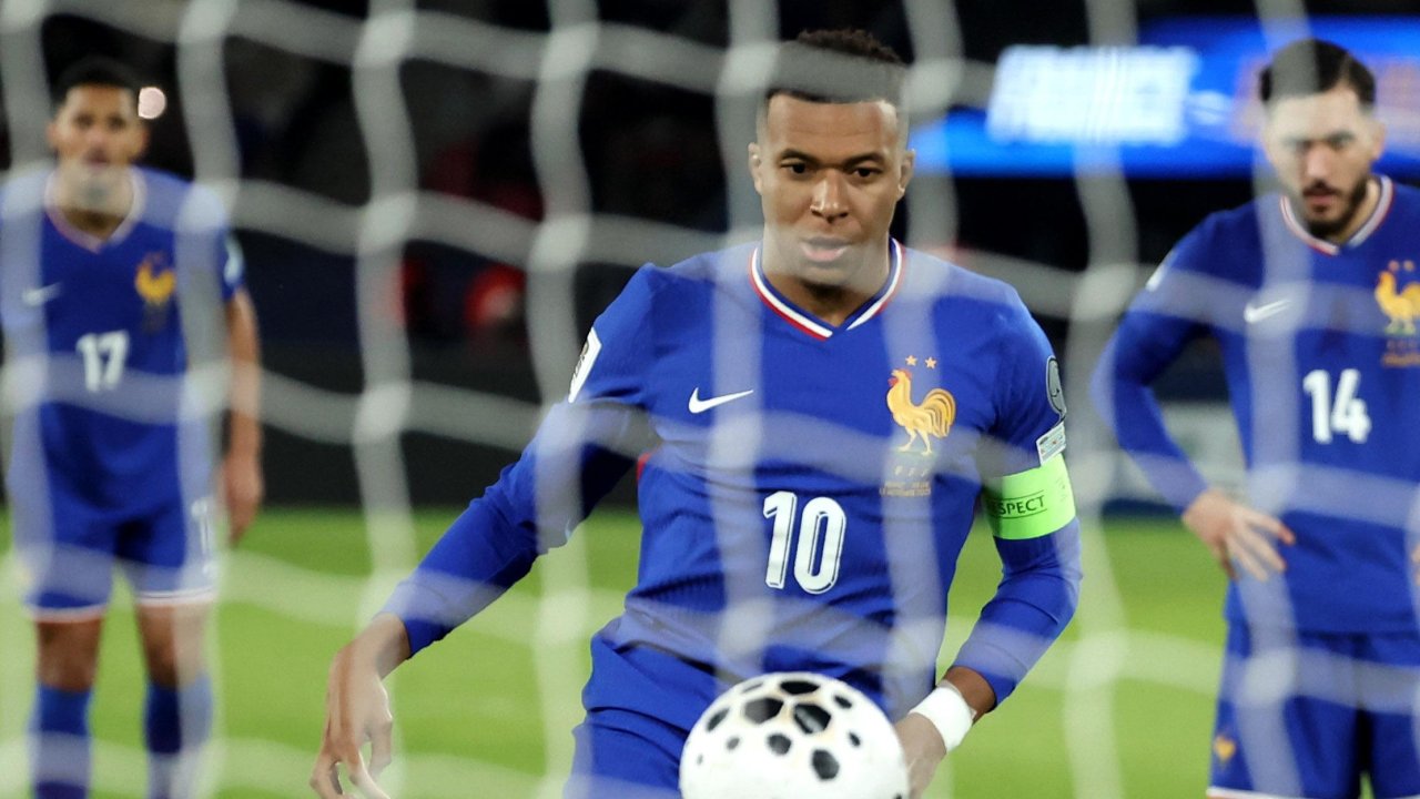 Мбаппе сегодня возглавляет Францию ​​с повязкой против Бразилии