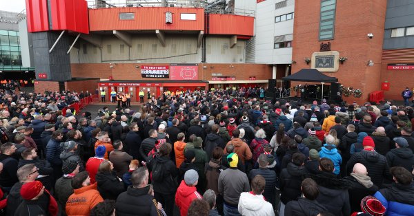 «Манчестер Юнайтед» поднимает цены на абонементы, чтобы вернуться на вершину