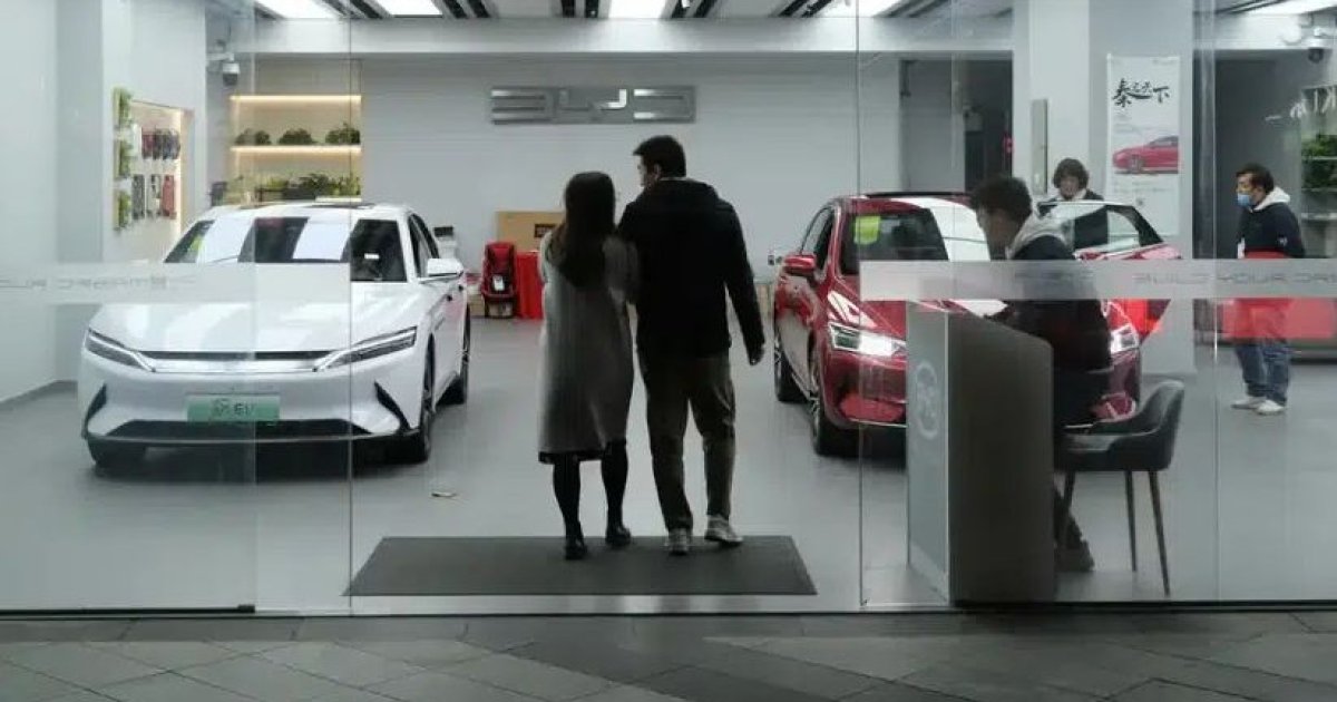 Китай вызвал глобальный обвал продаж электромобилей