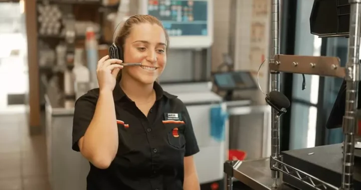 «Большой Брат» следит за сотрудниками Burger King: Второй ассистент контролирует вежливость персонала с клиентами