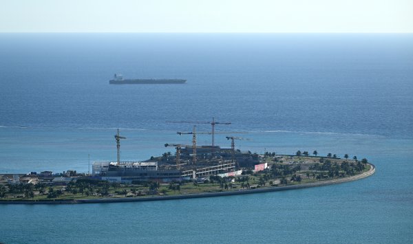 Все больше танкеров обходят Ормузский пролив через саудовский порт