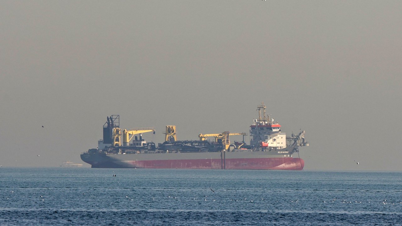 ОАЭ увеличивают экспорт через порт в обход Ормузского пролива