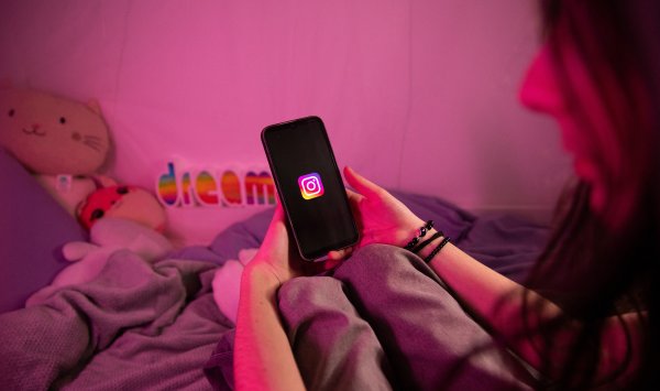 The World Happiness Report: Социальные сети делают подростков несчастными