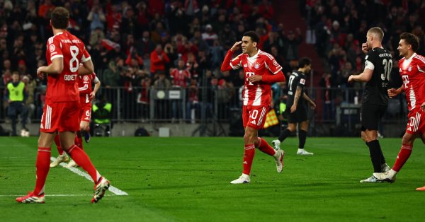 «Бавария» запрягла «кольтов» на пути к титулу