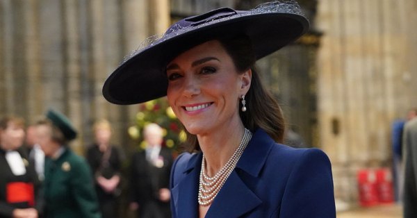 Королевский стиль: Кейт Миддлтон покорила всех своим жемчужным ожерельем и серьгами королевы Елизаветы.