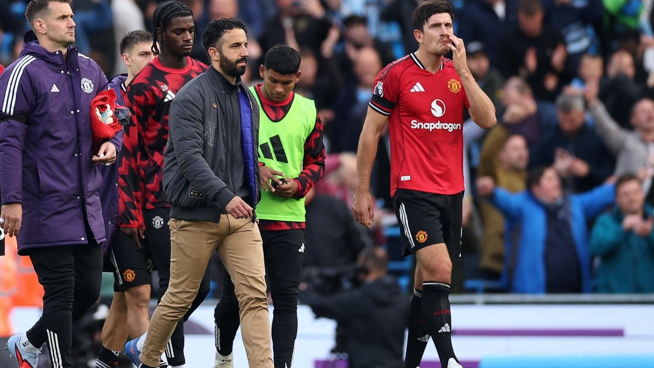 Гарри Магуайр ударил в плечо уволенного Рубена Аморима