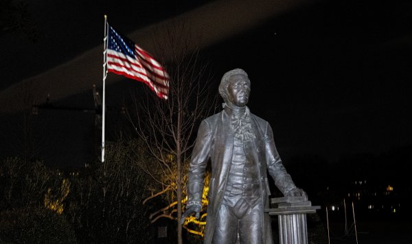 Десятилетия злоупотреблений Конгресса и его военной мощи привели нас сюда.