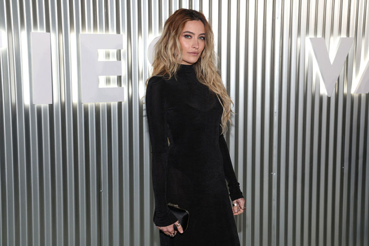 Пэрис Джексон;