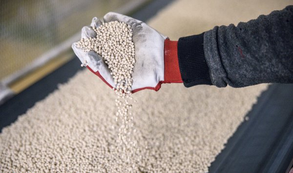 США разрешили Венесуэле продавать удобрения американским компаниям