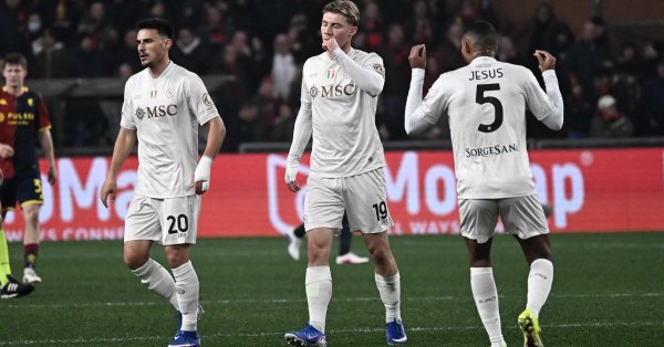 «Наполи» ведет переговоры с Мактоминеем