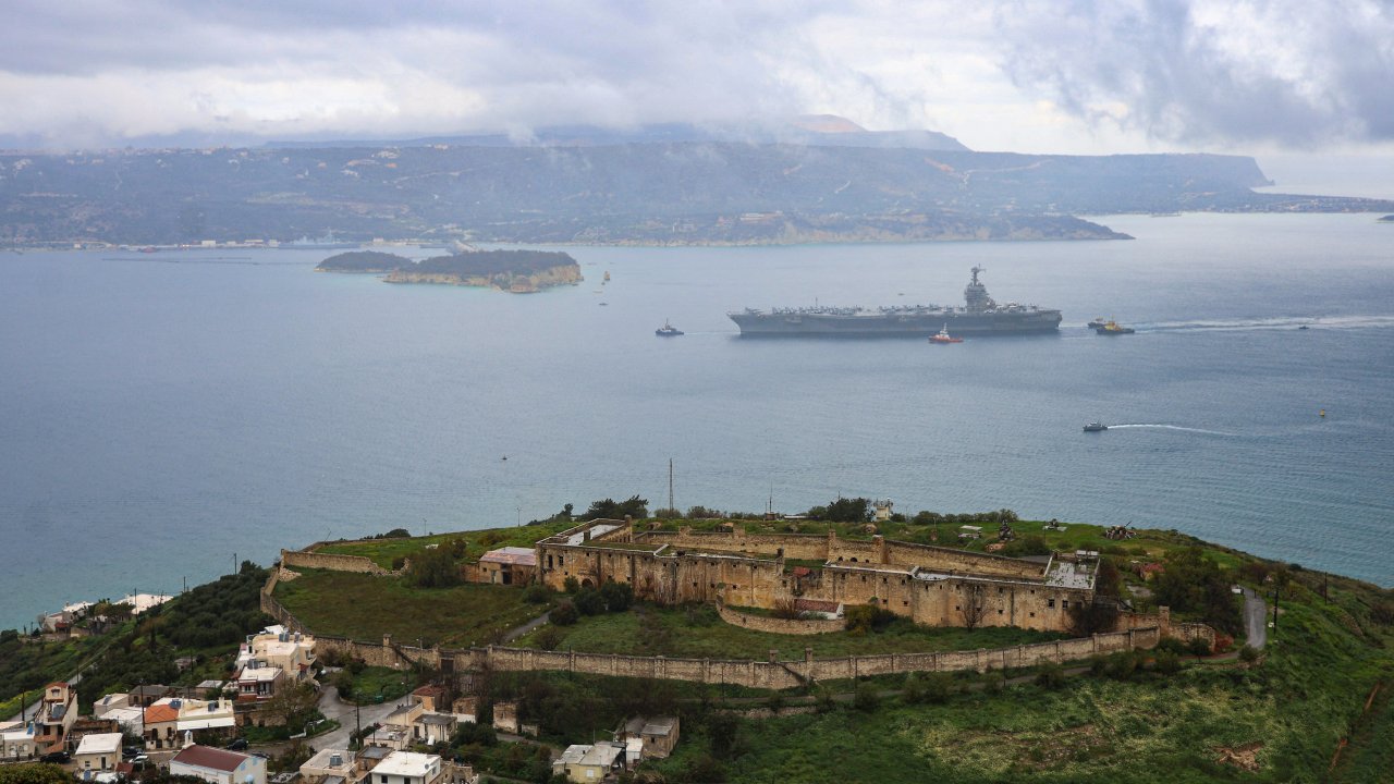 У авианосца, вышедшего из войны в Иране из-за пожара, другие проблемы