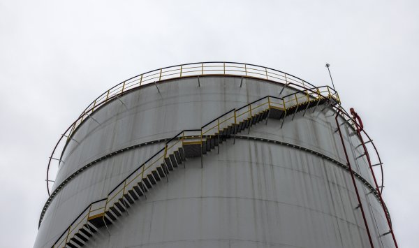 МАЭ: Пока нет необходимости использовать запасы нефти, несмотря на кризис