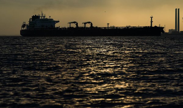 Танкер-зомби и проход из Ирана: как корабли проходят через Ормузский пролив