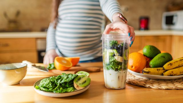 Как безопасно питаться во время беременности?