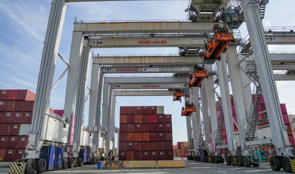 Китай вступает в год с более прочной, чем ожидалось, основой для роста