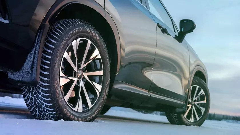 Nokian Hakkapeliitta 01: Скрывающиеся шипы сами. Физика против гололеда