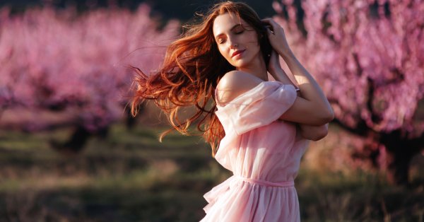 5 обязательных цветов весны 2026: от нежно-розового до оливково-зеленого.