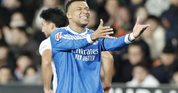 «Реал Мадрид» трясет: Мбаппе выбыл из-за колена!