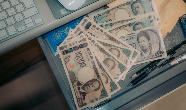 Иена упала до самого низкого уровня с июля 2024 года на фоне войны с Ираном