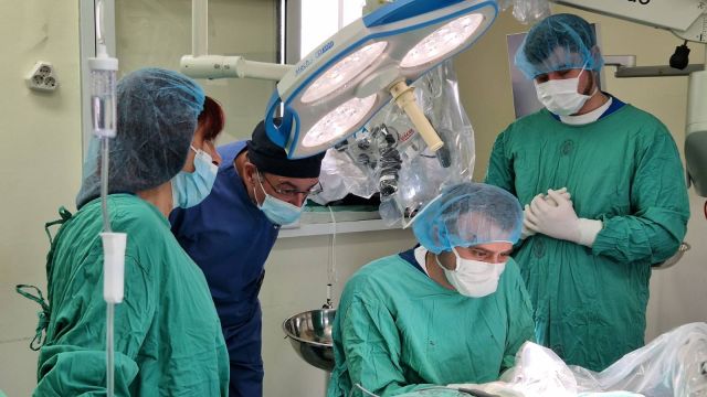 ЛОР-хирурги ISUL провели четыре операции по имплантации слуха с помощью роботизированной руки.